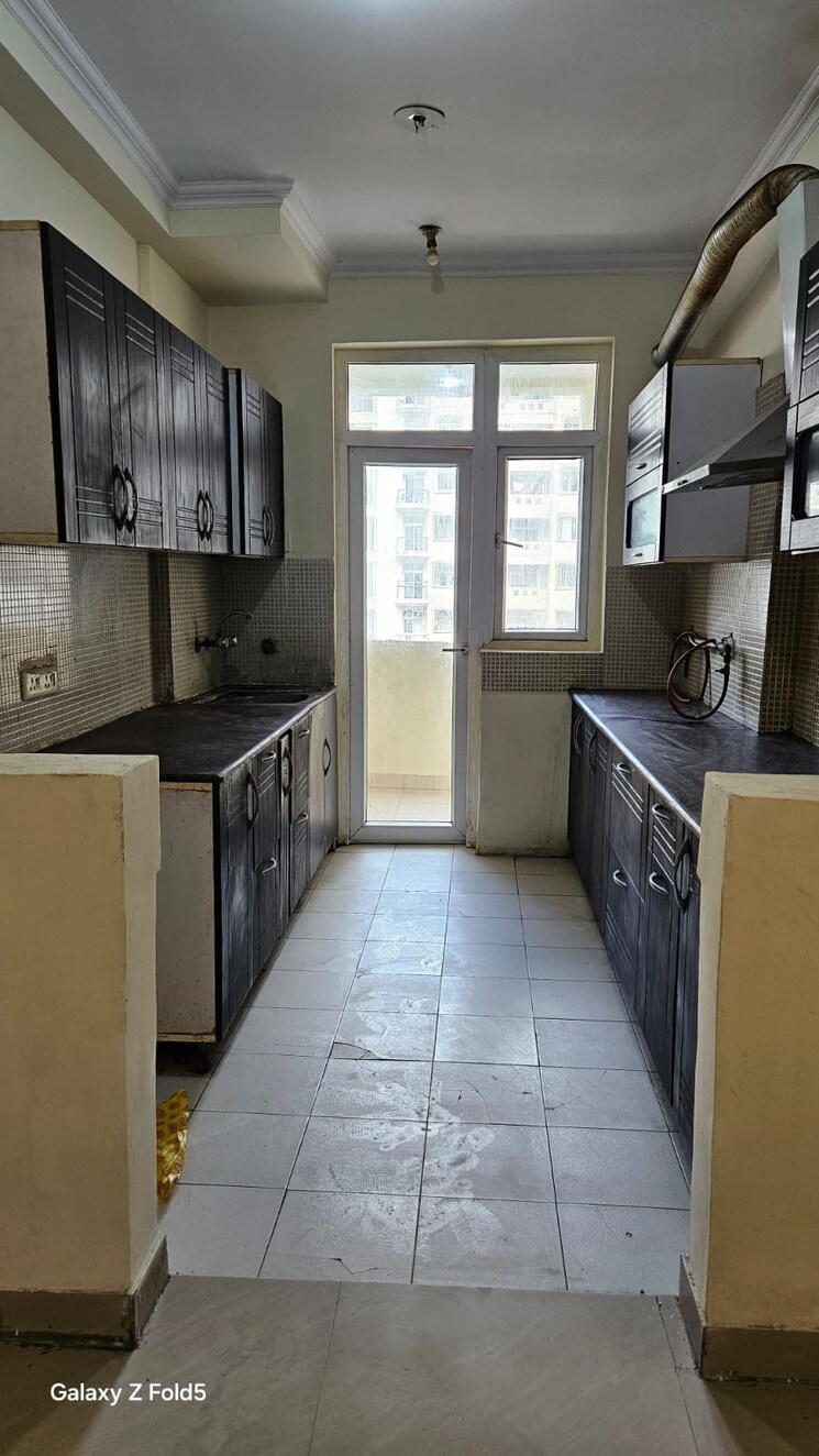 Kitchen, amrapali-silicon-city 2.5 Bedroom 1180 Sq.Ft. Apartment In Sector 76 Noida 8793287