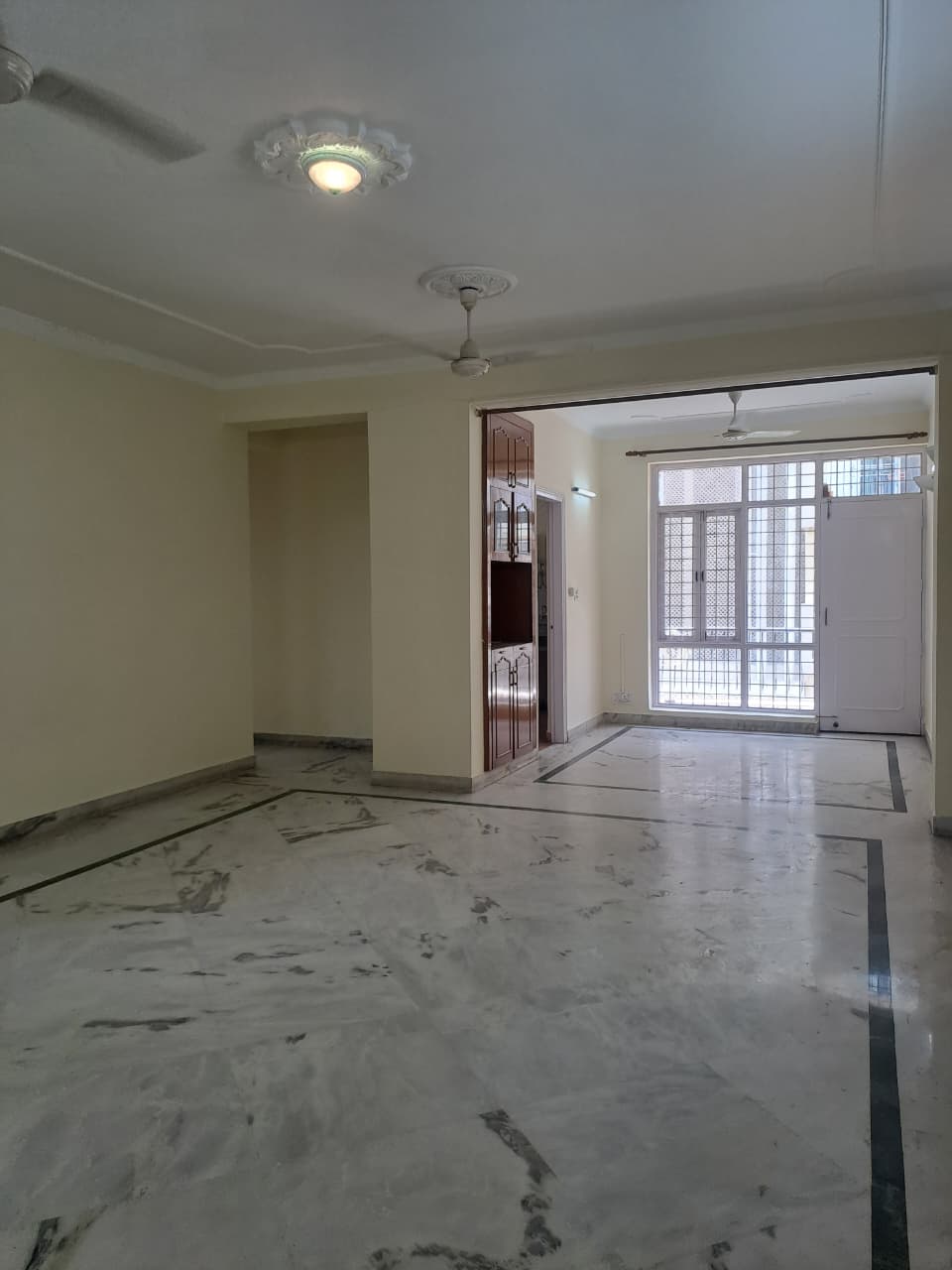 3 BHK + Servant Room Apartment For Rent in Ardee City The Residency