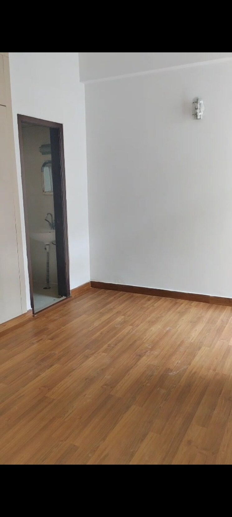 Master Bedroom, rishabh-paradise 2 Bedroom 1080 Sq.Ft. Apartment In Abhay Khand Ghaziabad 8793391