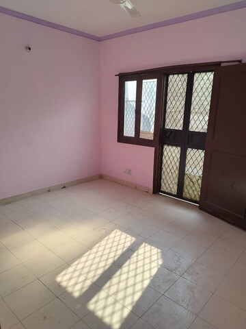 Room in 2 BHK Builder Floor at Saket – for Rent