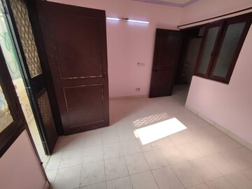 Room in 2 BHK Builder Floor at Saket – for Rent