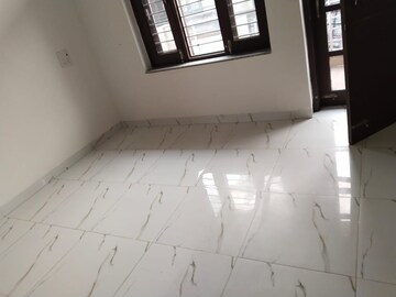Room in 3 BHK Builder Floor at Sector 45 – for Rent