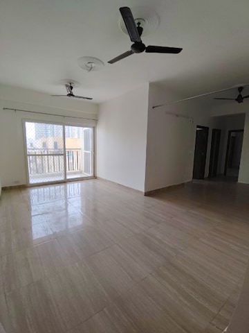 Room in 5 BHK Apartment at Amrapali Centurian Park Phase II, Tech Zone 4 Greater Noida – for Sale