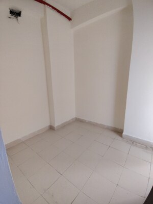 Room in 5 BHK Apartment at Amrapali Centurian Park Phase II, Tech Zone 4 Greater Noida – for Sale