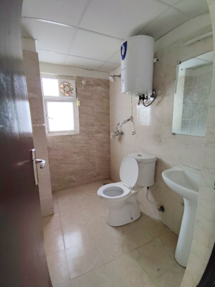 Bathroom, amrapali-centurian-park-phase-ii 5 Bedroom 2070 Sq.Ft. Apartment In Tech Zone 4 Greater Noida Greater Noida 8793447