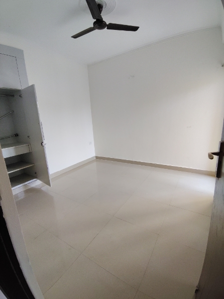 4 BHK + Servant Room Apartment For Rent in Amrapali Centurian Park Phase II