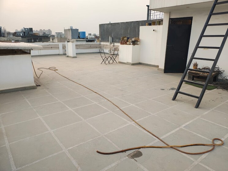 Balcony, sector 45 3 Bedroom 263 Sq.Yd. Builder Floor In Sector 45 Gurgaon 8793503