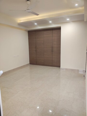 Room in 3 BHK Builder Floor at Sector 45 – for Rent