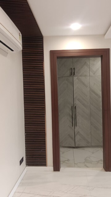 Bathroom in 4 BHK Builder Floor at Unitech Arcadia, South City 2 – for Sale