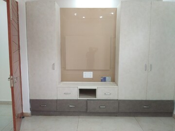 Furnished Amenities in 4 BHK Builder Floor at Unitech Arcadia, South City 2 – for Sale