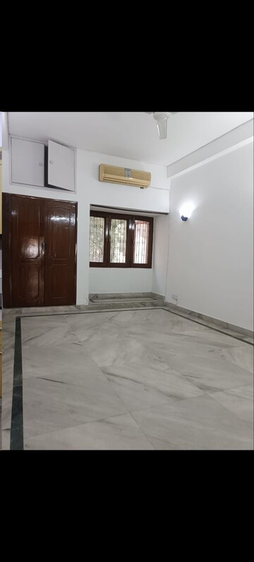 Room in 4 BHK Builder Floor at Saket – for Rent