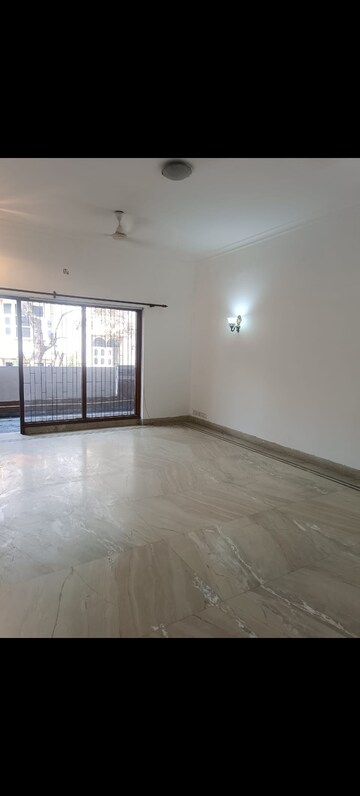 Room in 4 BHK Builder Floor at Saket – for Rent
