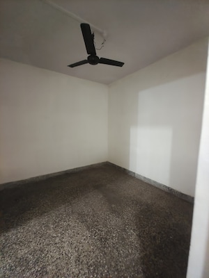 Room in 1 BHK Apartment at Tulsidham Complex, Kapur Bawdi – for Sale