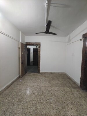 Room in 1 BHK Apartment at Tulsidham Complex, Kapur Bawdi – for Sale