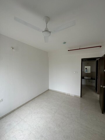 Room in 2 BHK Apartment at Majestique Towers, Kharadi – for Rent