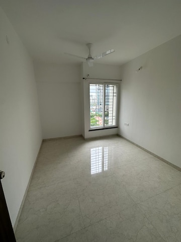 Room in 2 BHK Apartment at Majestique Towers, Kharadi – for Rent
