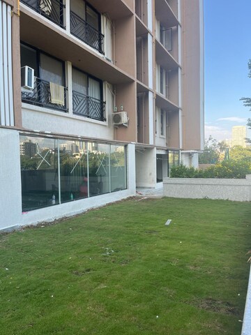 2 BHK Apartment – Garden View at Samruddhi Apartment Malad, Malad West - for Rent