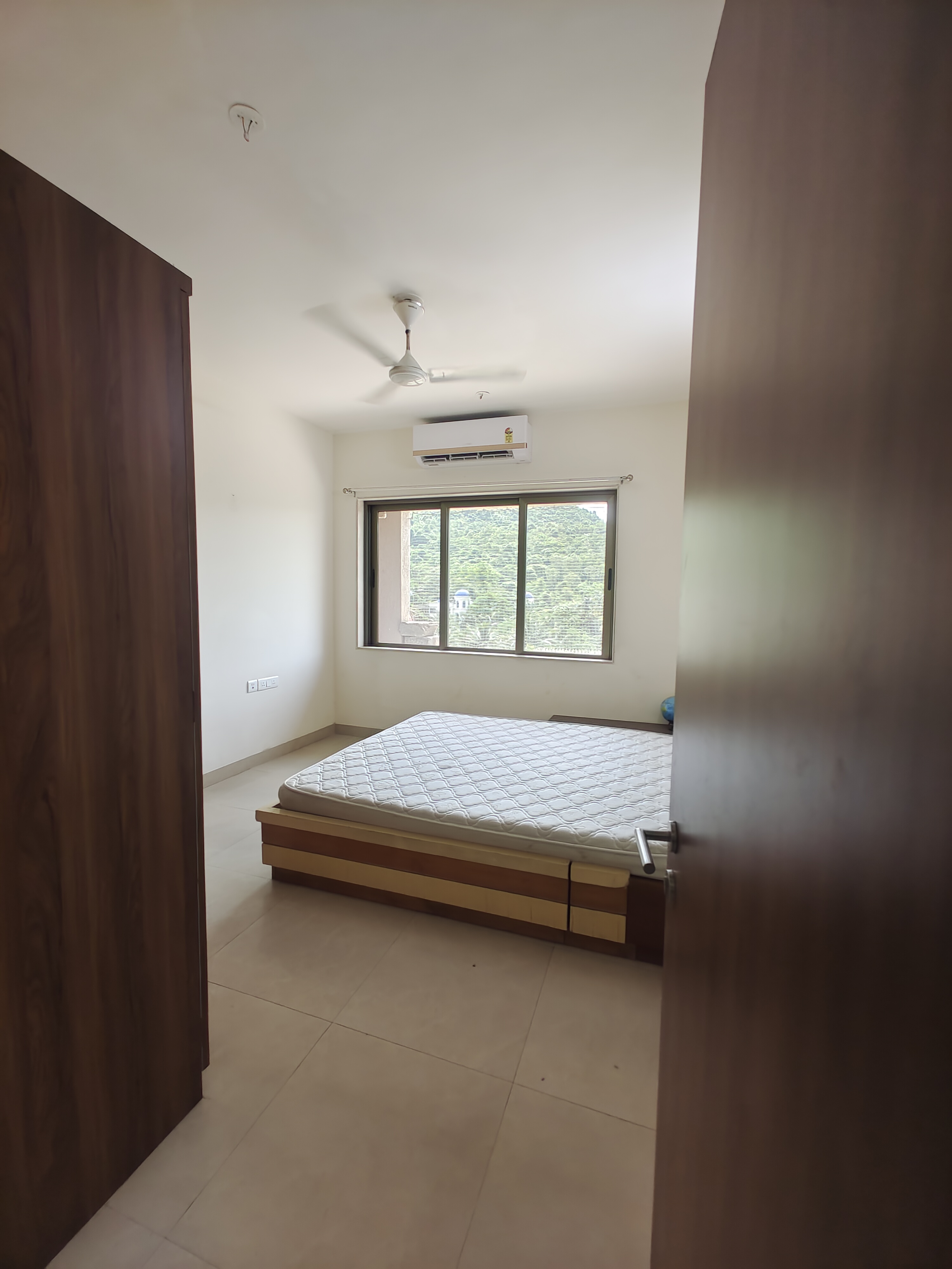 3.5 BHK + Pooja Room Apartment For Rent in Bhimjyani Verraton