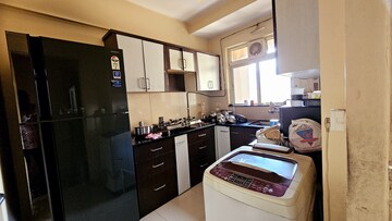 Master Bedroom in 2 BHK Apartment at Hiranandani Meadows, Manpada – for Rent