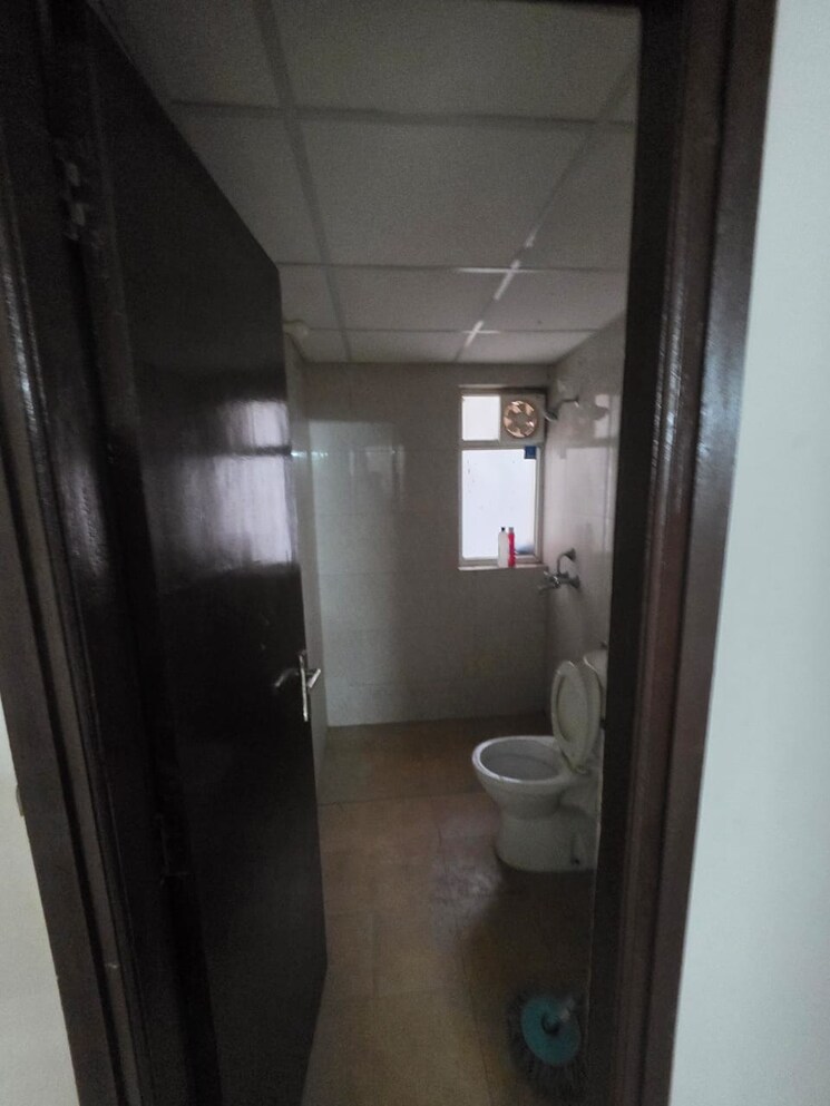 Bathroom, amrapali-leisure-park 3 Bedroom 1730 Sq.Ft. Apartment In Amrapali Leisure Valley Greater Noida 8793579