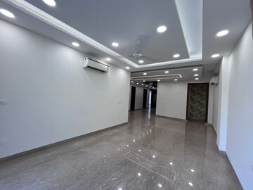 Room in 4 BHK Apartment at Sushant Lok I – for Rent