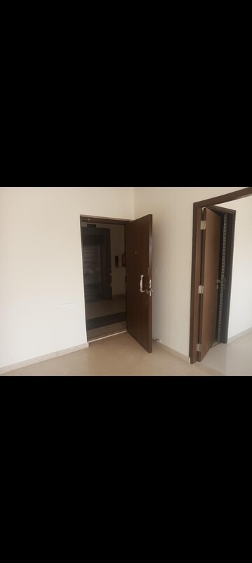 Room in 2 BHK Apartment at Omkar Signet, Malad East – for Rent