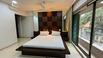 Bedroom in 4 BHK Apartment at Khar West – for Rent