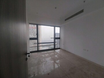 Room in 4 BHK Apartment at Lodha The Park, Worli – for Rent