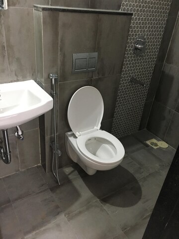 Bathroom in 2.5 BHK Apartment at Rambaug Colony – for Rent