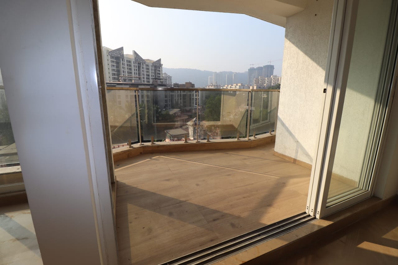 3 BHK + Extra Room Apartment For Sale in Crystal Spire