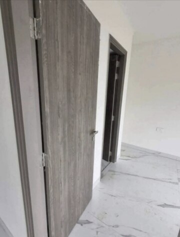 Building Lobby in 3.5 BHK Builder Floor at M3M Soulitude, Sector 89 – for Sale