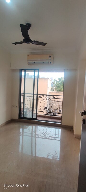 Room in 3 BHK Apartment at Lake Primrose, Powai – for Rent
