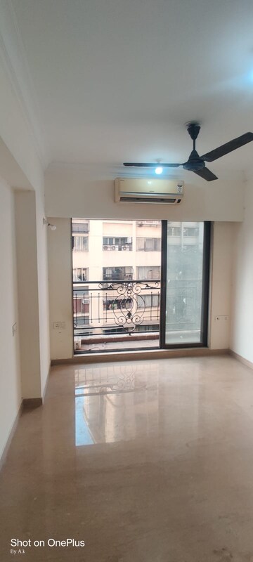Room in 3 BHK Apartment at Lake Primrose, Powai – for Rent