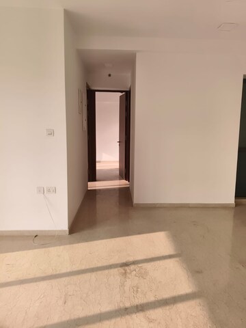 Room in 2 BHK Apartment at Shapoorji Pallonji Vicinia, Powai – for Rent