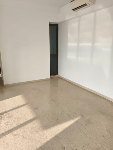 Room in 2 BHK Apartment at Shapoorji Pallonji Vicinia, Powai – for Rent