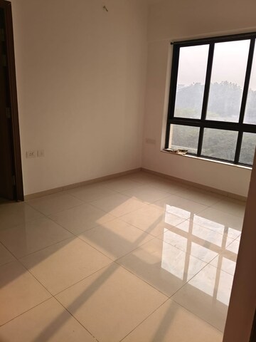 Room in 2 BHK Apartment at Shapoorji Pallonji Vicinia, Powai – for Rent