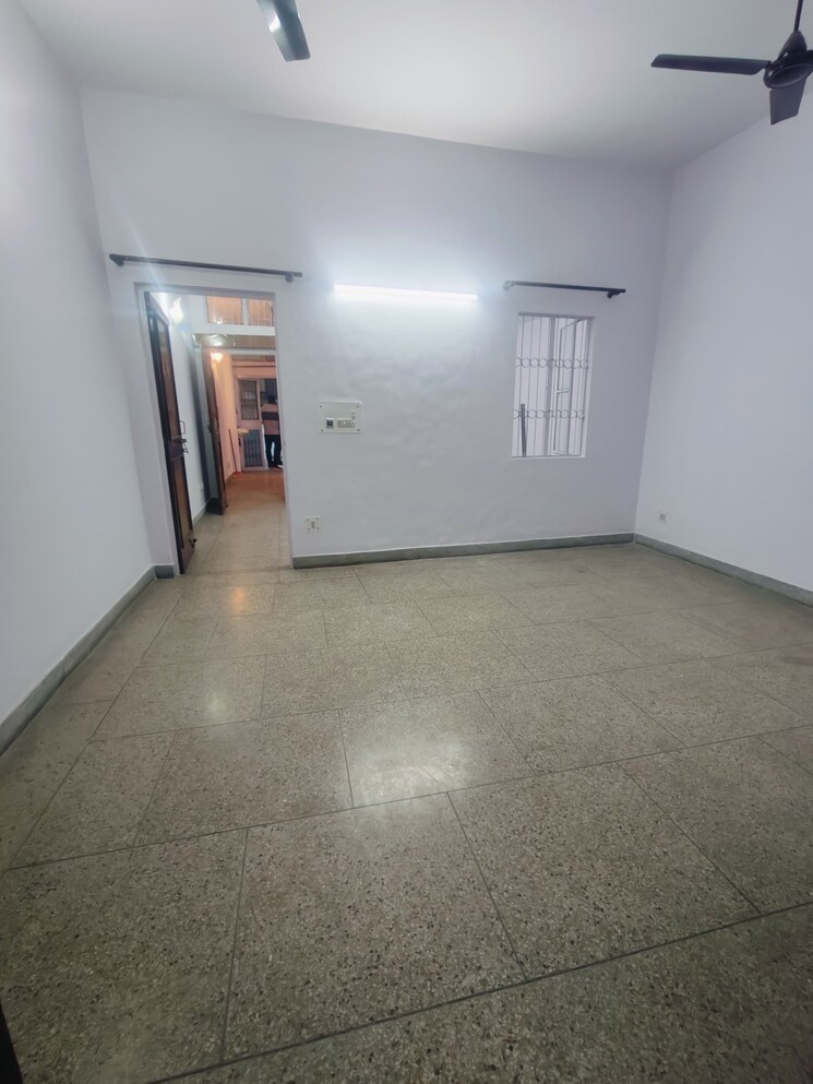 Room, malviya nagar 2 Bedroom 100 Sq.Yd. Builder Floor In Malviya Nagar Delhi 8793733