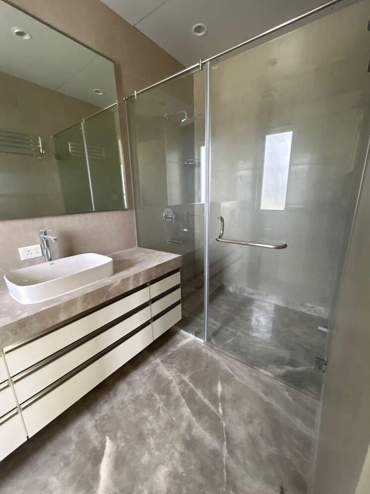 Bathroom, indiabulls-sky-forest 3 Bedroom 2008 Sq.Ft. Apartment In Lower Parel Mumbai 8793744