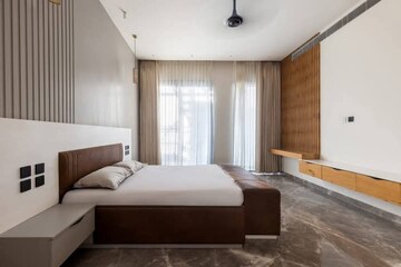 Bedroom in 6 BHK Independent House at Sector 117 – for Sale