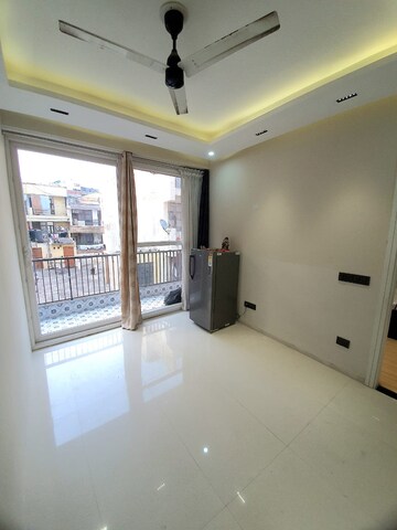 Room in 1.5 BHK Builder Floor at Khirki Extension – for Rent