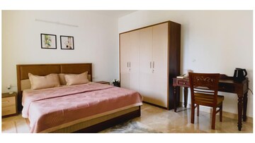 Bedroom in 3.5 BHK Apartment at Dona Paula – for Rent