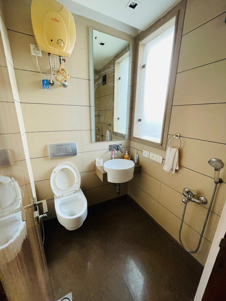 Bathroom, saket 4 Bedroom 250 Sq.Yd. Builder Floor In Saket Delhi 8793775