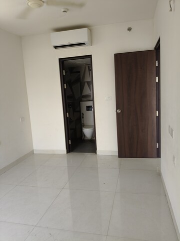 Room in 1 BHK Apartment at Lodha Casa Viva, Majiwada – for Sale