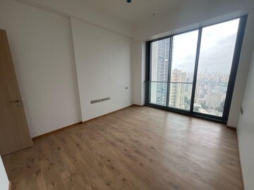 Room in 4 BHK Apartment at Rustomjee Crown, Prabhadevi – for Rent