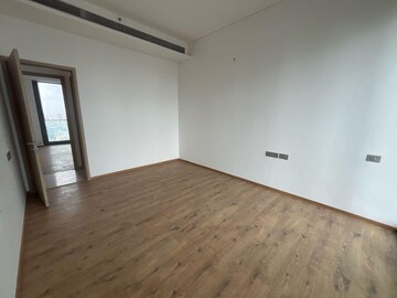 Room in 4 BHK Apartment at Rustomjee Crown, Prabhadevi – for Rent
