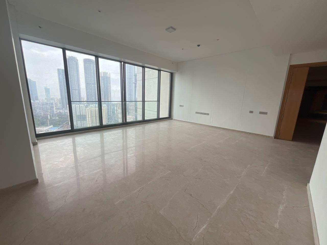 4 BHK + Pooja Room,Servant Room Apartment For Rent in Rustomjee Crown