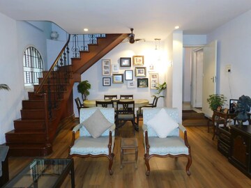  Office Space For Rent in Khar West