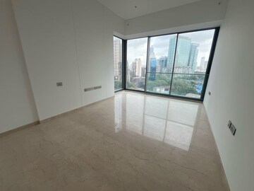 Room in 4 BHK Apartment at Rustomjee Crown, Prabhadevi – for Rent