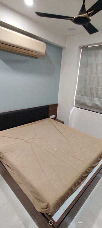 Room in 3 BHK Apartment at Sthapatya Pratham Lakeview, Science City – for Rent