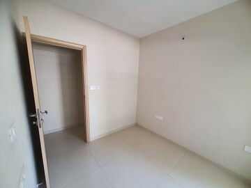 Room in 2 BHK Apartment at Sugee Atharva, Prabhadevi – for Rent